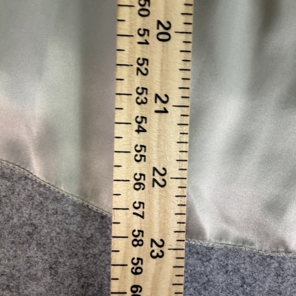 Silk Sleeveless Oyster Grey Blouse Size M Crochet/Beaded Collar Luxury - Picture 8 of 9